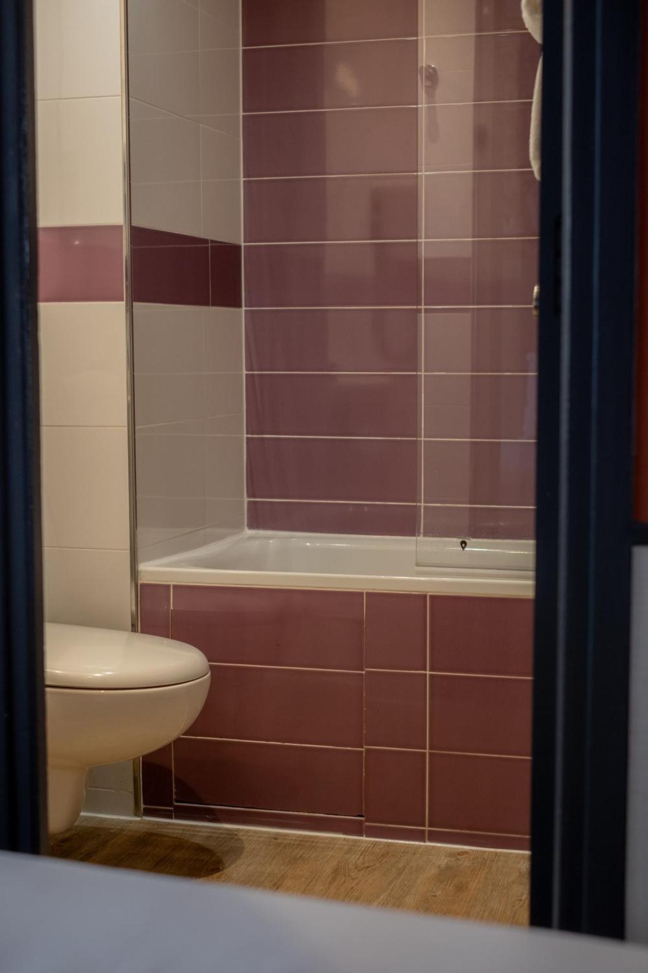 Double Room,1622037192:JPEG